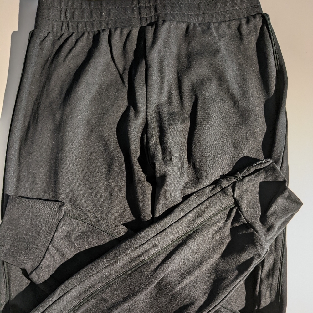 Fabletics Joggers - Picture 3 of 4